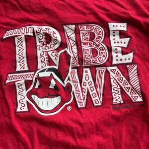 47 Brand Cleveland Indians Tribe Town Chief Wahoo Red T-Shirt Mens Medium